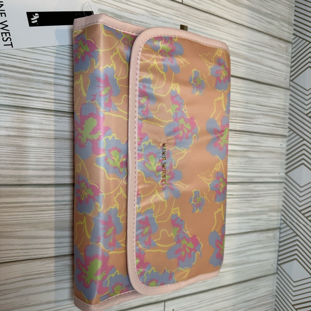 Nine West Hanging Travel Organizer Storage Gym Gift NWT